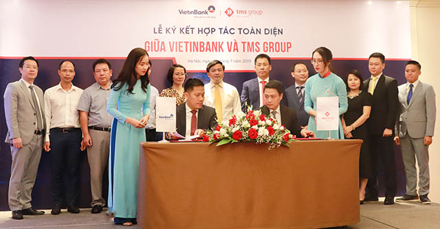 Đại diện lãnh đạo TMS Group và VietinBank thực hiện nghi thức ký kết tại buổi lễ 
