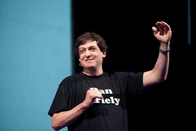 Chuyên gia kinh tế học hành vi Dan Ariely. Ảnh: Mary R