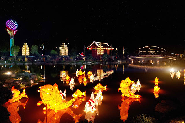 Cư dân tương lai của Vinhomes Smart City được thưởng ngoạn lễ hội đèn lồng mỗi ngày tại Vườn Nhật Bản ngay trong nội khu Dự án