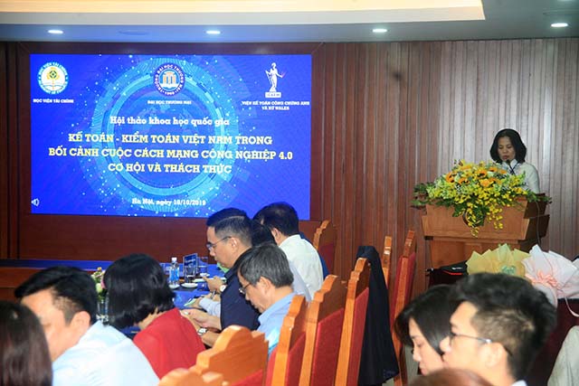 PGS.TS. Nguyễn Phú Giang, Trưởng Khoa Kế toán - Kiểm toán, Đại học Thương Mại phát biểu tại buổi hội thảo.