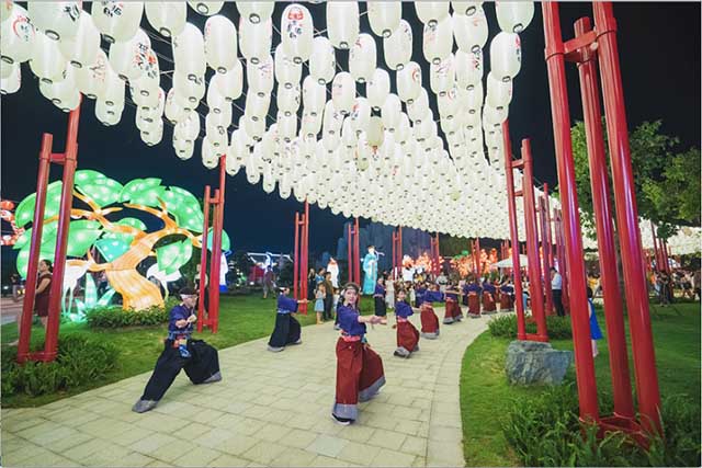 Nhảy múa truyền thống Yosakoi dưới con đường đèn lồng - nét biểu trưng thú vị của nền văn hóa Nhật Bản