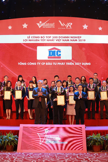 Ông Nguyễn Hùng Cường – Phó Chủ tịch HĐQT Tập đoàn DIC nhận giải PROFIT500 năm 2019.
