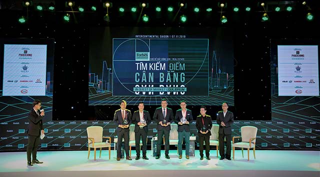 Hội thảo bất động sản 2019 “Tìm kiếm điểm cân bằng” do Forbes Việt Nam tổ chức quy tụ dàn diễn giả là những chuyên gia hàng đầu trong ngành