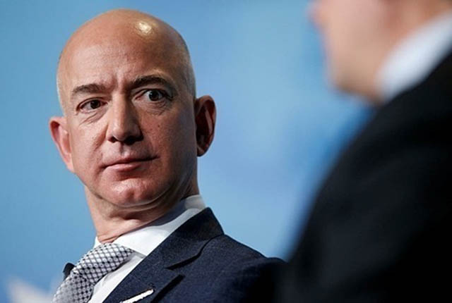 Ông chủ Amazon Jeff Bezos hiện là người giàu nhất thế giới. Ảnh: Reuters