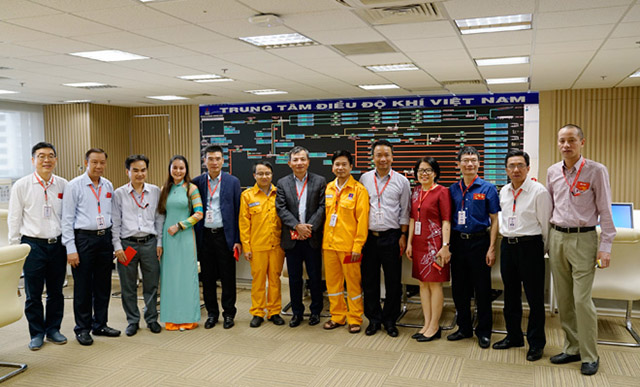 Ban Lãnh đạo và Công đoàn PV GAS thăm cán bộ trực tại Trung tâm Điều độ khí Việt Nam