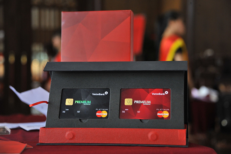 1-	VietinBank cũng như các NHTM Việt Nam đều mong muốn Tổ chức thẻ quốc tế Visa và Master Card miễn, giảm phí thẻ quốc tế