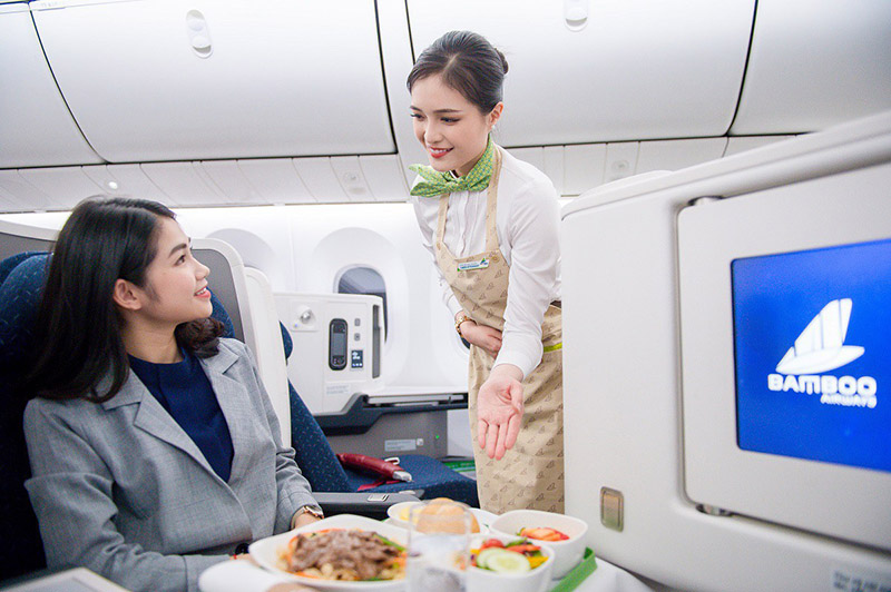 Bamboo Airways tiên phong khai thác dịch vụ thương gia trên đường bay đến Côn Đảo cùng đội ngũ tiếp viên chuyên nghiệp
