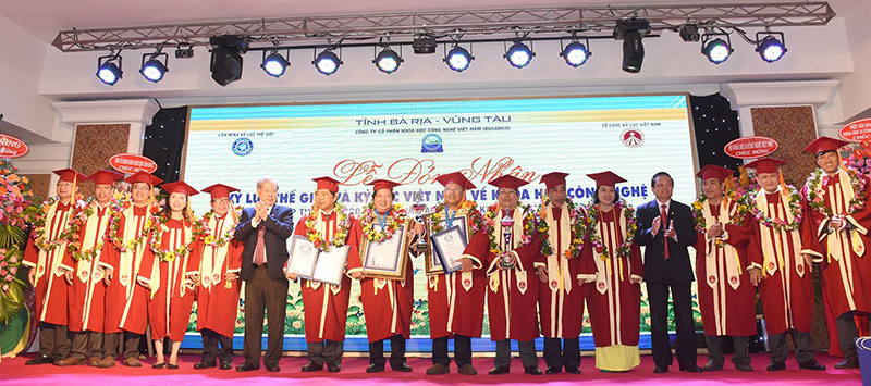 Công ty cổ phần Khoa học Công nghệ Việt Nam (Busadco) do Nhà khoa học Hoàng Đức Thảo là Chủ tịch HĐQT kiêm Tổng giám đốc cũng xác lập kỷ lục thế giới