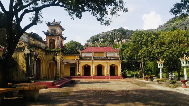 Một góc chùa Tiên