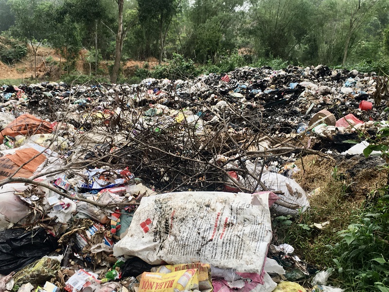 Hậu Lộc (Thanh Hóa): Ngộp thở vì bãi rác cách nhà 40 mét