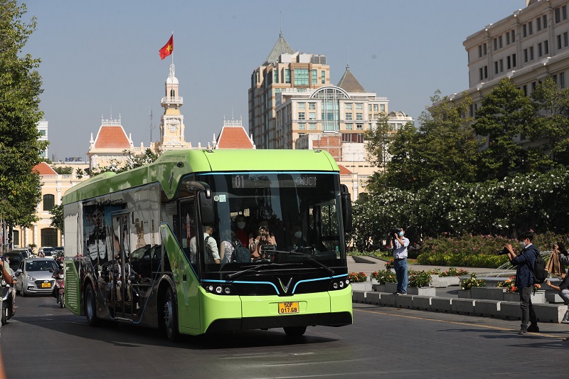 TPHCM thí điểm 9 tuyến xe buýt dùng thẻ điện tử thông minh