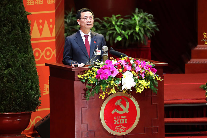 Tham luận tại Đại hội, ông Nguyễn Mạnh Hùng, Bộ trưởng Bộ Thông tin và Truyền thông đề cập các giải pháp đột phá để tăng tốc chuyển đổi số quốc gia