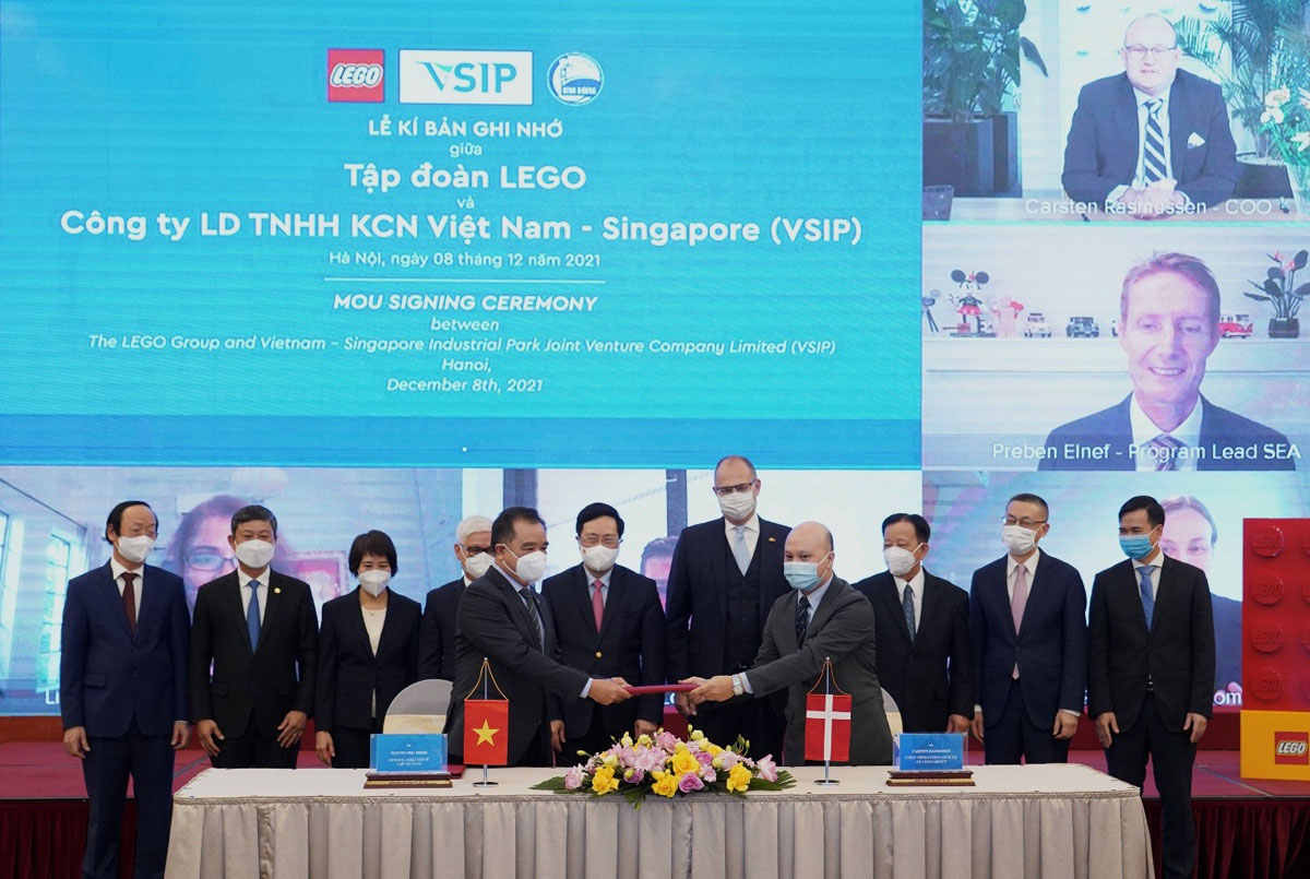 Tập đoàn LEGO (Đan Mạch) ký Biên bản ghi nhớ hợp tác với Công ty Liên doanh TNHH Khu Công nghiệp Việt Nam - Singapore (VSIP) để xây dựng một nhà máy mới tại Việt Nam