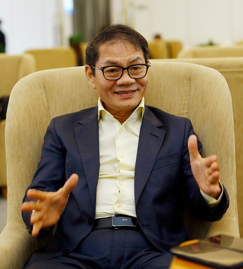 ÔNG TRẦN BÁ DƯƠNG CÙNG VỢ TRONG NGÀY KỶ NIỆM BA MƯƠI NĂM CHUNG ĐÔI