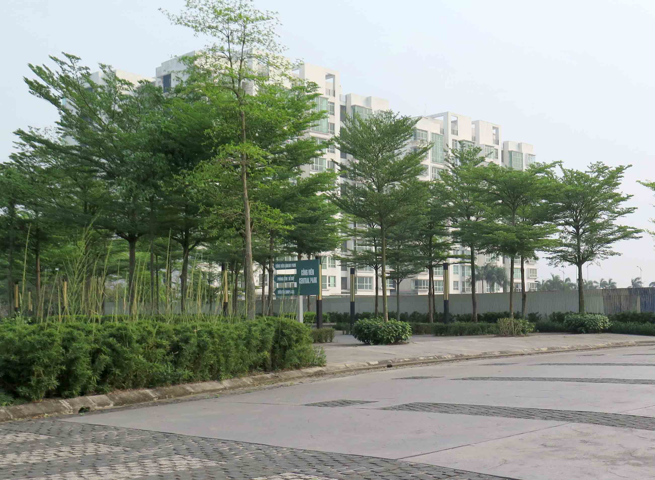Dự án nằm ở phía Đông Bắc TP. Hà Nội, dưới chân cầu Thanh Trì, bên cạnh đường cao tốc Hà Nội - Hải Phòng. Được khởi công xây dựng từ năm 2009, đến nay, hạ tầng bên trong Dự án đã căn bản hoàn thiện.