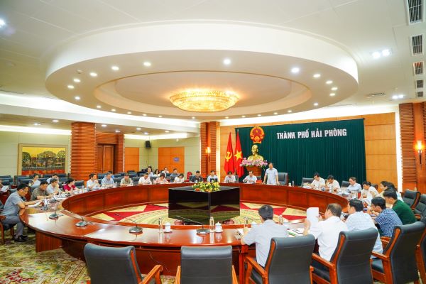 Quang cảnh cuộc họp.