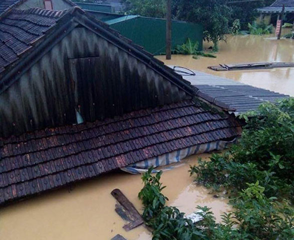 nước ngập cao tại nhiều huyện ở Hà Tĩnh, Quảng Bình 