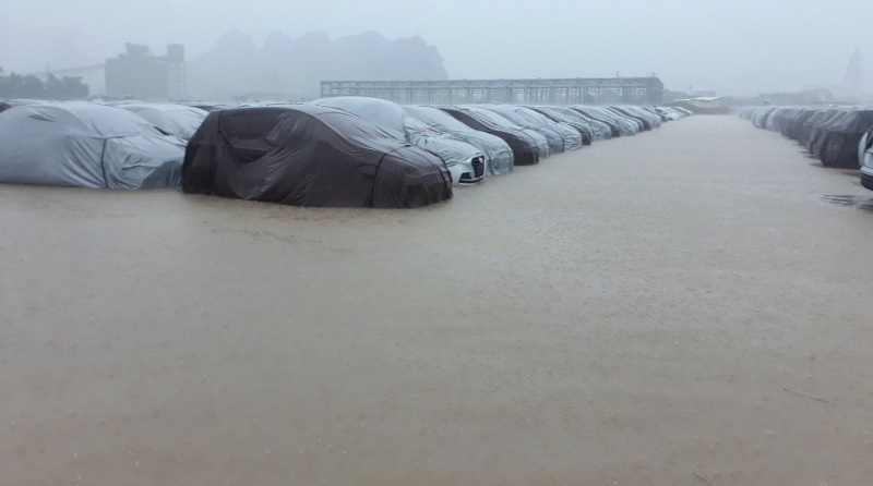 Bức ảnh không rõ nguồn gốc cho rằng xe Hyundai bị ngập nước 