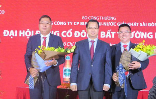 Ông Nguyễn Thành Nam (trái) - Tổng giám đốc Sabeco, ông Võ Thanh Hà (giữa) - Chủ tịch HĐQT Sabeco 