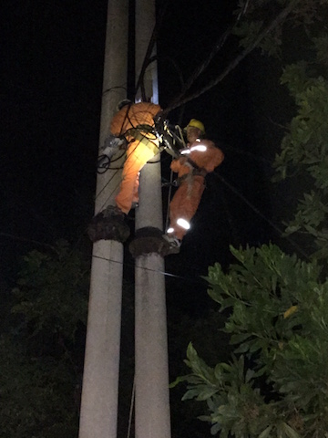 Xuyên đêm khắc phục lưới điện bị ảnh hưởng do mưa bão 