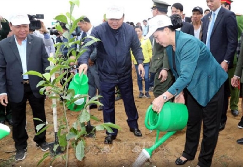 Chủ tich Quốc hội Nguyễn Thị Kim Ngân tham gia trồng cây 