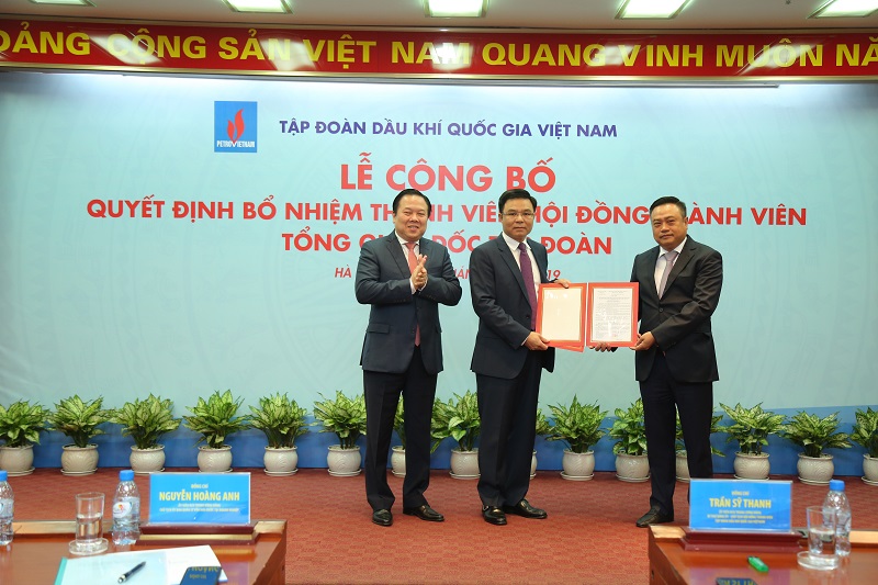 Ông Lê Mạnh Hùng nhận quyết định bổ nhiệm làm Tổng giám đốc PVN 