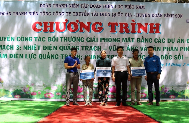 Trao tặng 3 nhà tình nghĩa cho các hộ khó khăn, chính sách trên địa bàn huyện Bình Sơn 