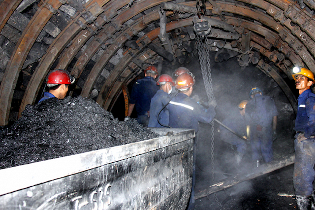 Khai thác than tại các mỏ hầm lò 