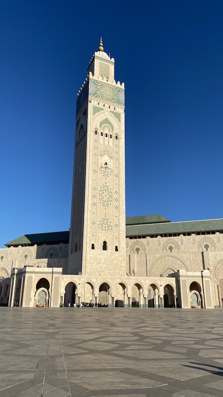 Nhà thờ Hassan II soi mình bên Đại Tây Dương 