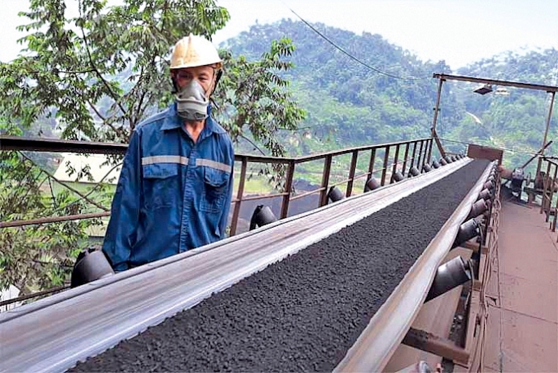 Bảng tải quặng sắt tại Công ty TNHH Khoáng sản và kim loại Việt Trung 