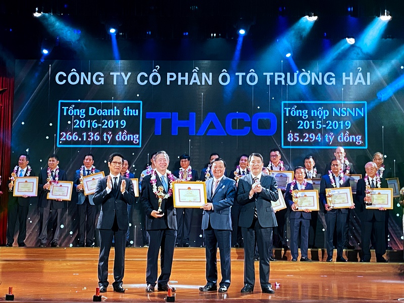 Ông Phạm Văn Tài, Tổng giám đốc Thaco nhận bằng khen về nộp thuế 