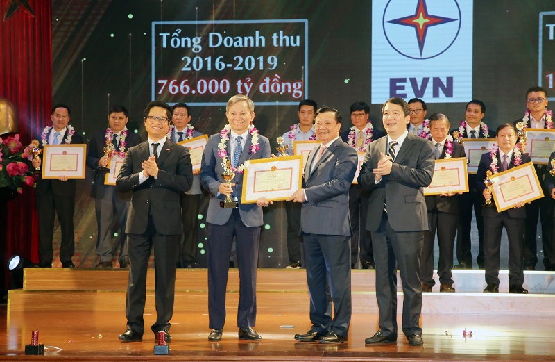 Ông Trần Đình Nhân, Tổng giám đốc EVN tại lễ vinh danh 