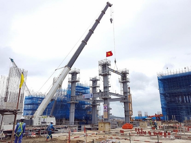 Thi công tại Nhà máy Nhiệt điện BOT Vân Phong 1 vào tháng 4/2021