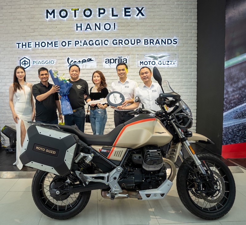 Khách hàng đầu tiên mua xe tại Motorplex Hà Nội