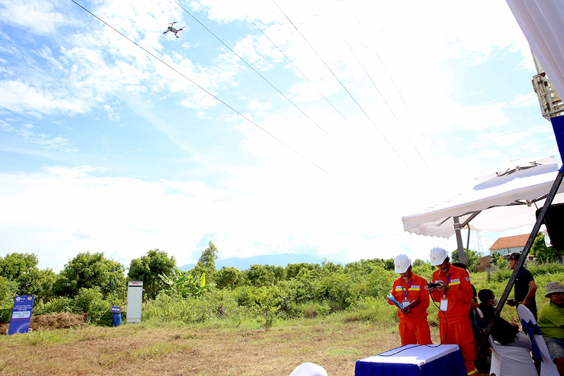 Điểu khiển UAV trong quản lý vận hành lưới điện truyền tải