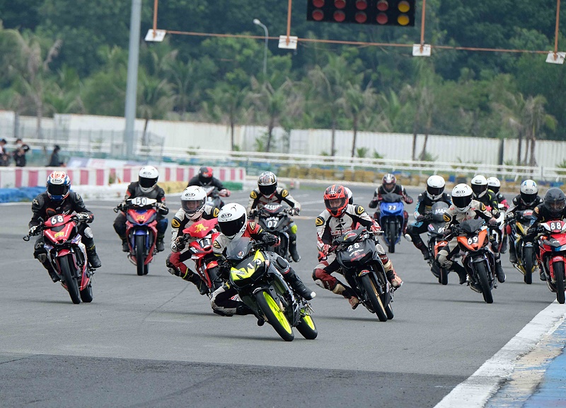 Nữ biker duy nhất đua Honda Blade 110 trong Giải đua xe mô tô Việt Nam 2022  VMRC  Xefun  Moto  Car News