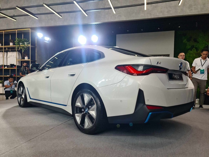 THACO AUTO giới thiệu 2 mẫu xe BMW thuần điện