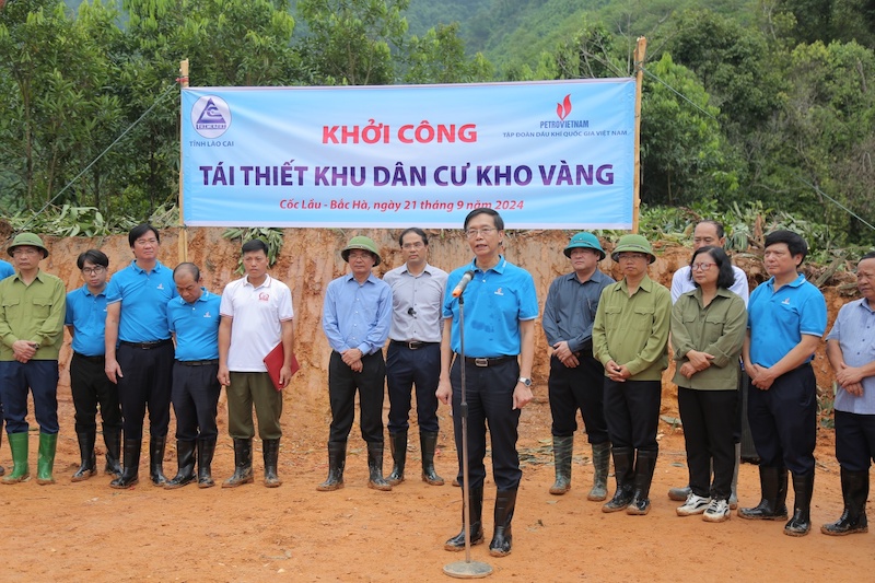 Đồng chí Trần Quang Dũng, Phó Bí thư thường trực Đảng ủy Tập đoàn Dầu khí Quốc gia Việt Nam chia sẻ tại buổi khởi công