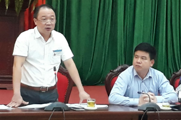 Ông Nguyễn Lê Hoàng, Phó chủ tịch UBND quận Tây Hồ phát biểu tại buổi họp