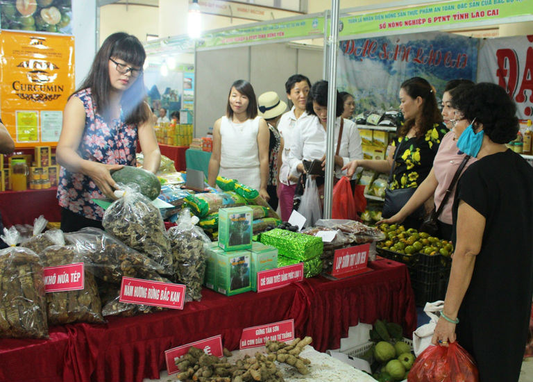 Trung tâm HPA thường xuyên phối hợp tổ chức giới thiệu sản phẩm nông sản tới người tiêu dùng Hà Nội