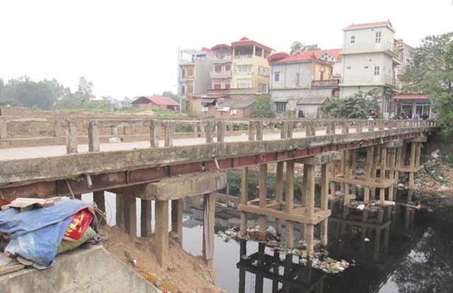 Cầu Là, huyện Thường Tín đã xuống cấp nghiêm trọng (Ảnh: Internet) 