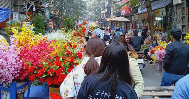 Chợ hoa Hàng Lược đông đúc những ngày giáp tết