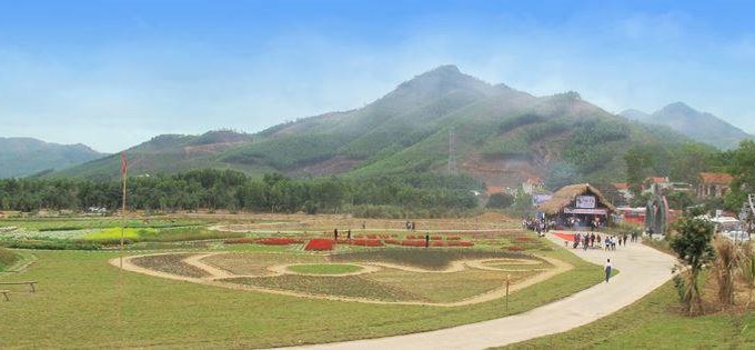 Thiên đường hoa Quảng La nằm giữa phong cảnh núi rừng hùng vỹ