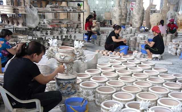 Một phân xưởng sản xuất gốm sứ Bát Tràng