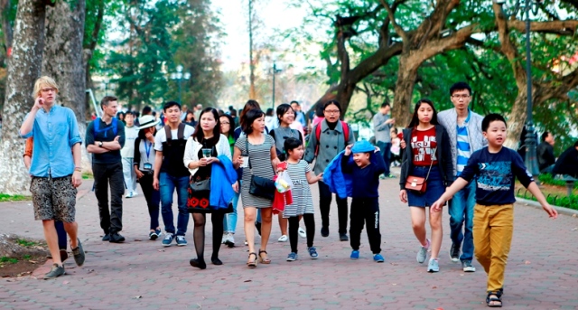 Trong 10 tháng, khách du lịch quốc tế đến Hà Nội ước đạt 5.324.572 lượt khách