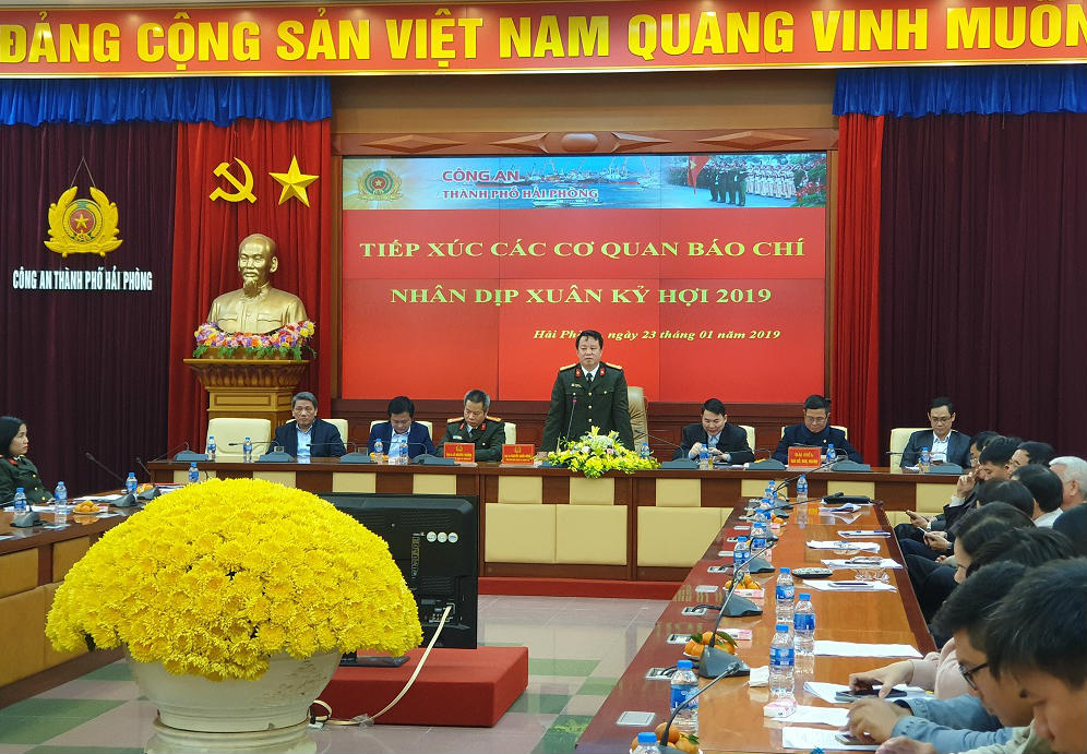 Đại tá Nguyễn Quốc Hùng, Phó giám đốc phụ trách Công an thành phố Hải Phòng phát biểu tại buổi tiếp xúc báo chí Xuân Kỷ Hợi 2019