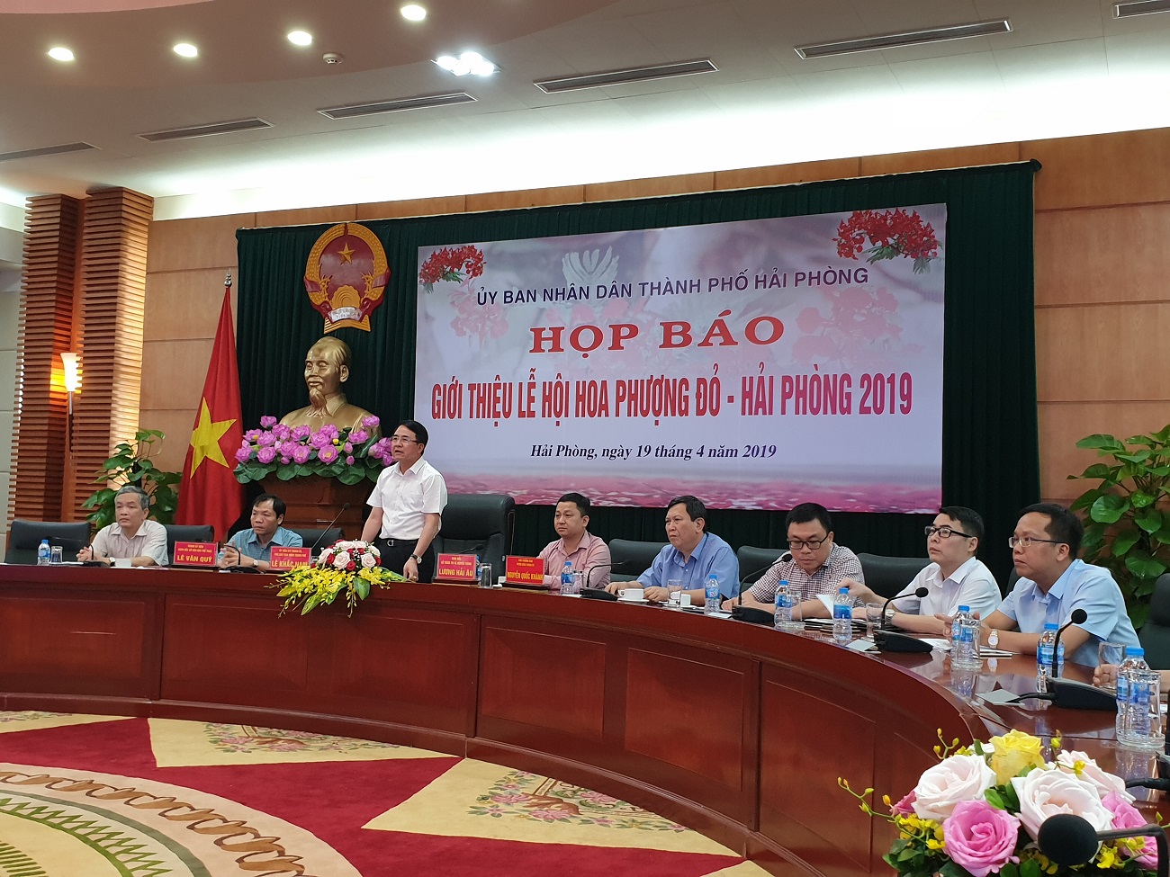 Ông Lê Khắc Nam, Phó Chủ tịch UBND thành phố Hải Phòng công bố thông tin tại buổi họp báo