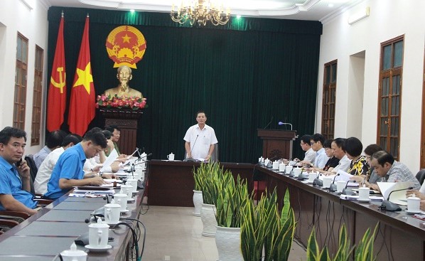 Ông Nguyễn Văn Tùng, Chủ tịch UBND thành phố Hải Phòng chỉ đạo tại cuộc họp khẩn