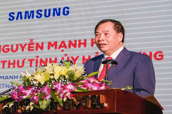 Ông Nguyễn Mạnh Hiển, Bí thư Tỉnh ủy Hải Dương phát biểu tại Hội nghị