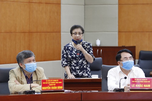 Bà Nguyễn Bích Hòa, Chủ tịch HĐQT, Tổng giám đốc Công ty CP Thương mại Minh Khai khẳng định công ty dự trữ đủ gạo cho người dân thành phố trong 1 tháng